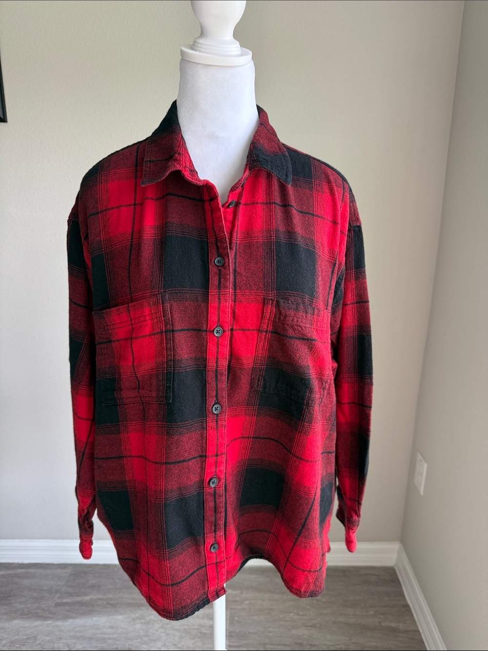 Old Navy women’s plaid longsleeve shirt